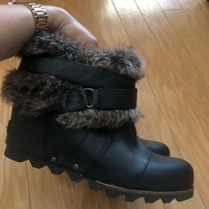 SOLD SOREL JOAN OF ARCTIC WEDGE BLACK BOOTS 8.5